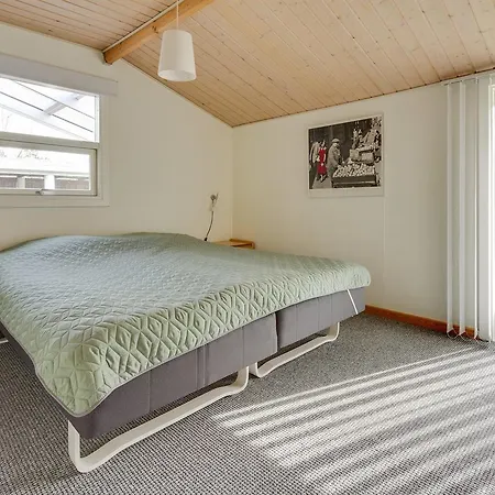 Three-bedroom Holiday In * Hals