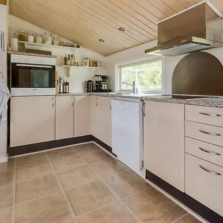 펜션 Three-bedroom Holiday In *
