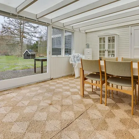 Three-bedroom Holiday In * Hals