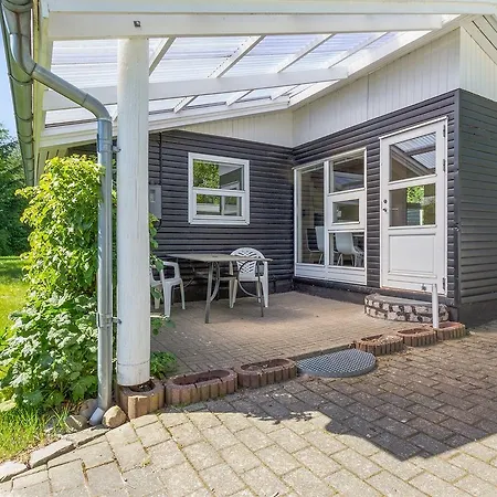 Three-bedroom Holiday In * Hals