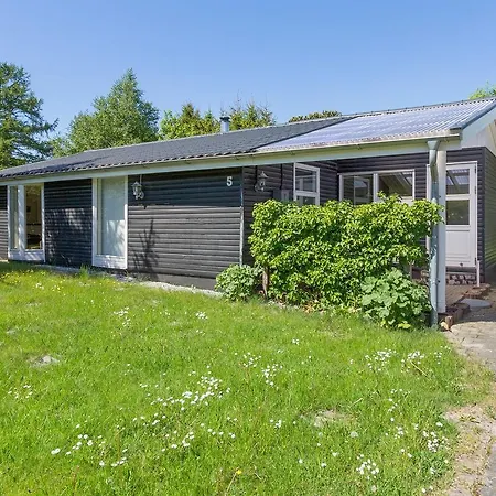 펜션 Three-bedroom Holiday In *