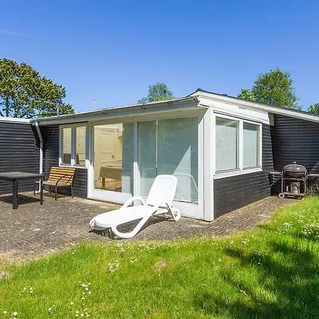 Three-bedroom Holiday In * Hals